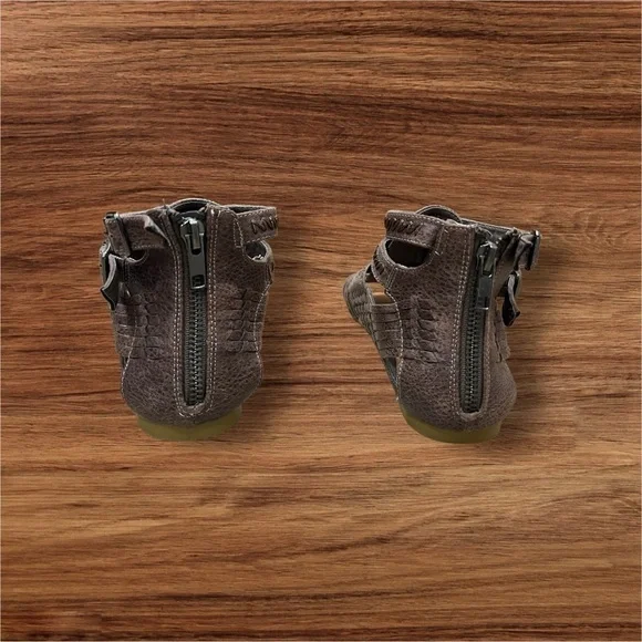 Not Rated Brown Sandal Size 6 Excellent Condition Purchased @ Buckle - Picture 2 of 5